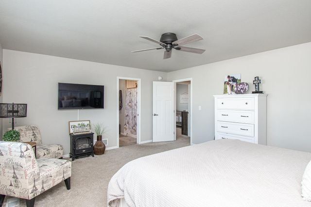 7912 Cottonwood Boulevard, Horace, ND 58047