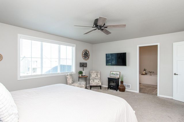 7912 Cottonwood Boulevard, Horace, ND 58047