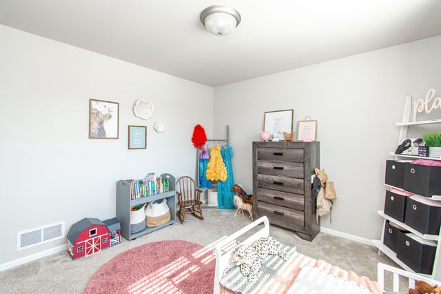 7912 Cottonwood Boulevard, Horace, ND 58047