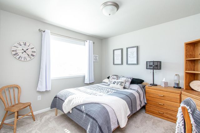 7912 Cottonwood Boulevard, Horace, ND 58047