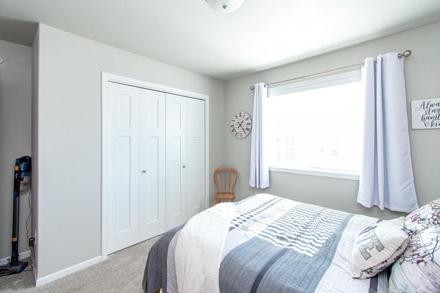 7912 Cottonwood Boulevard, Horace, ND 58047