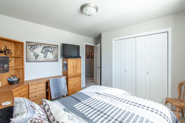 7912 Cottonwood Boulevard, Horace, ND 58047