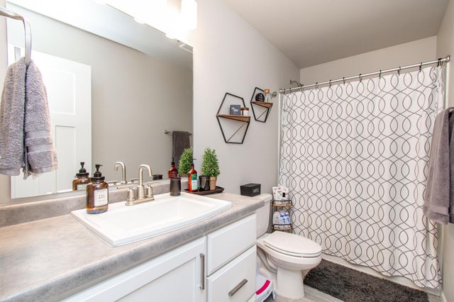 7912 Cottonwood Boulevard, Horace, ND 58047