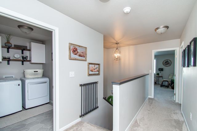 7912 Cottonwood Boulevard, Horace, ND 58047