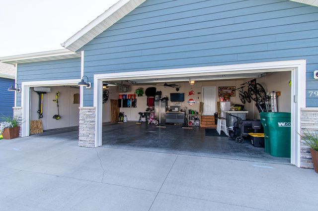 7912 Cottonwood Boulevard, Horace, ND 58047