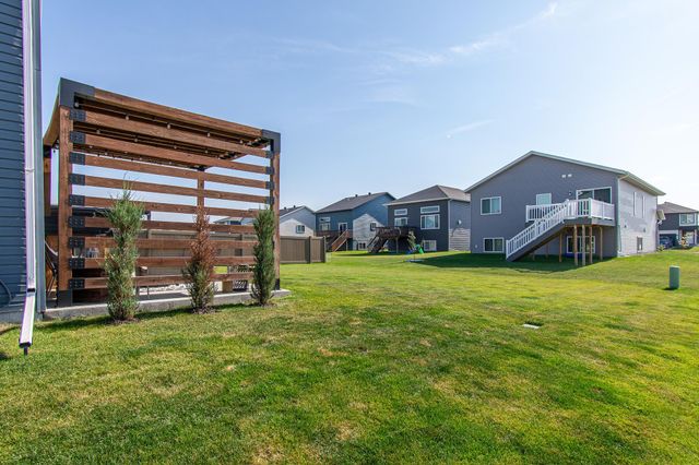 7912 Cottonwood Boulevard, Horace, ND 58047