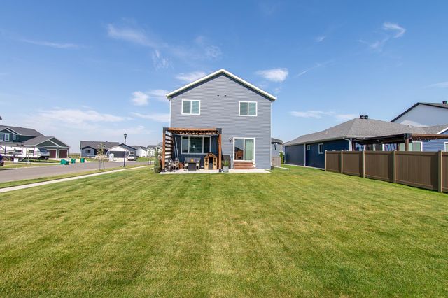 7912 Cottonwood Boulevard, Horace, ND 58047