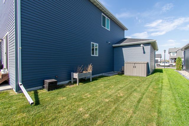 7912 Cottonwood Boulevard, Horace, ND 58047