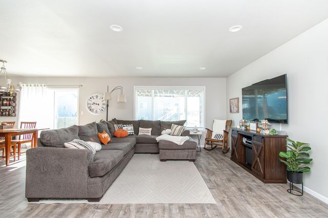 7912 Cottonwood Boulevard, Horace, ND 58047