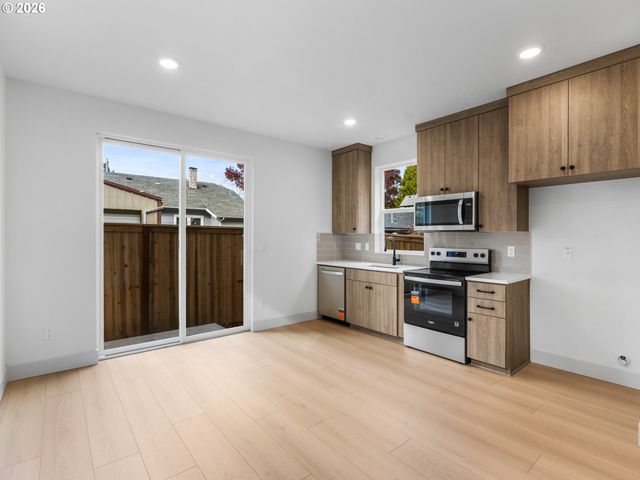 7605 N WOOLSEY Ave, Portland, OR 97203