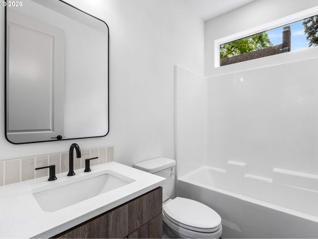 7605 N WOOLSEY Ave, Portland, OR 97203