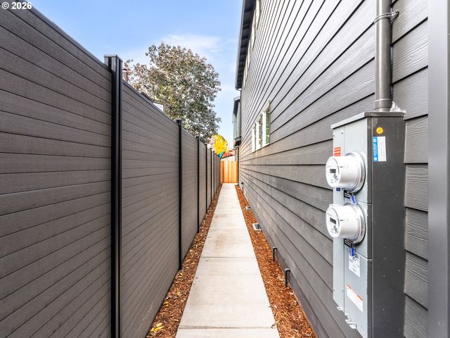 7605 N WOOLSEY Ave, Portland, OR 97203
