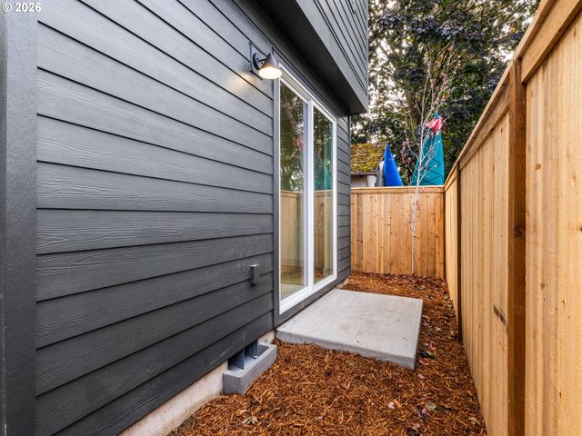 7605 N WOOLSEY Ave, Portland, OR 97203