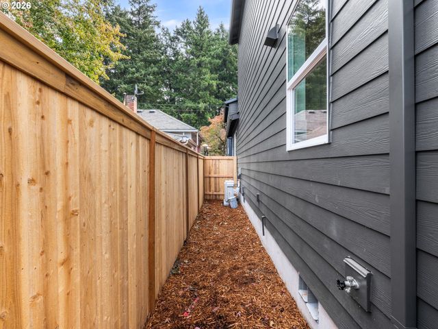 7605 N WOOLSEY Ave, Portland, OR 97203