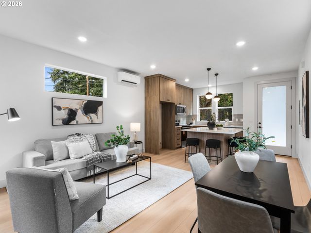7605 N WOOLSEY Ave, Portland, OR 97203