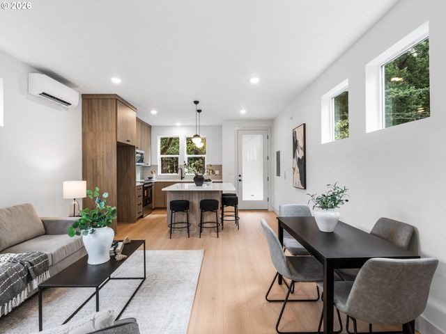 7605 N WOOLSEY Ave, Portland, OR 97203