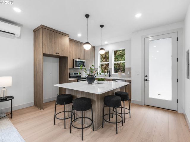 7605 N WOOLSEY Ave, Portland, OR 97203