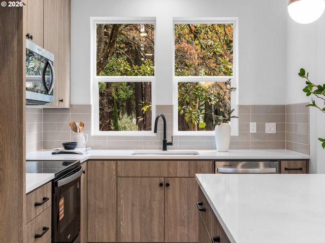 7605 N WOOLSEY Ave, Portland, OR 97203