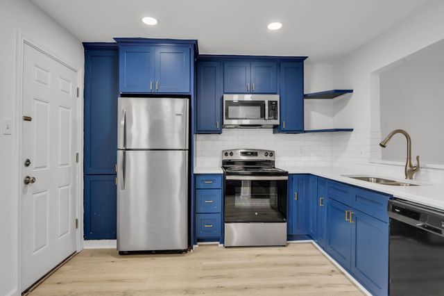 7718 Royal Lane 214, Dallas, TX 75230