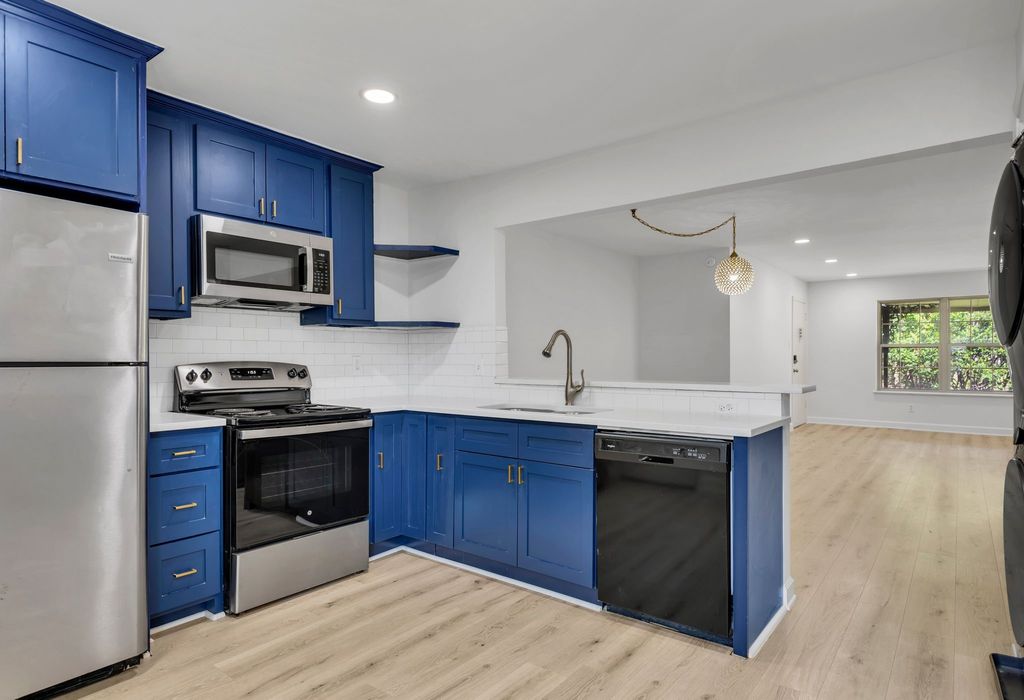 7718 Royal Lane 214, Dallas, TX 75230