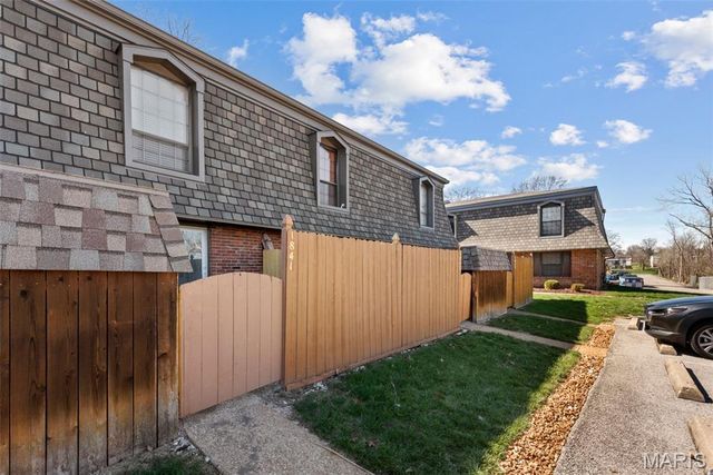 1841 Mansard Drive, Mehlville, MO 63125