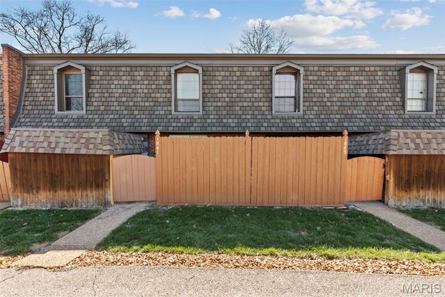 1841 Mansard Drive, Mehlville, MO 63125