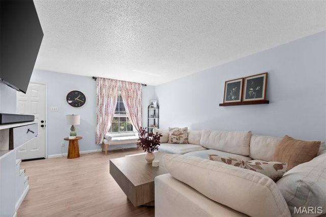 1841 Mansard Drive, Mehlville, MO 63125