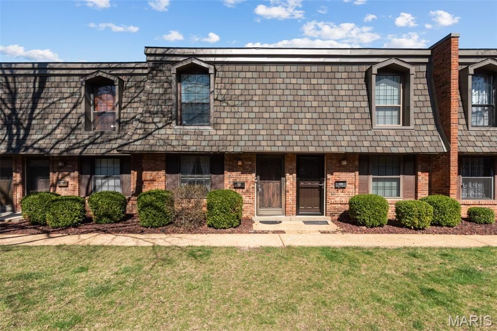 1841 Mansard Drive, Mehlville, MO 63125