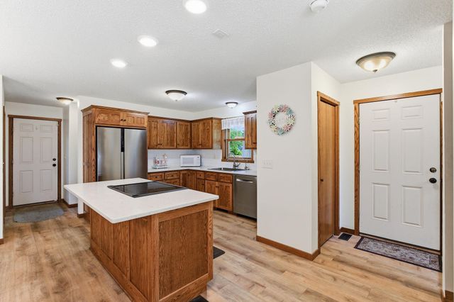 201 Montana Avenue, Big Lake, MN 55309