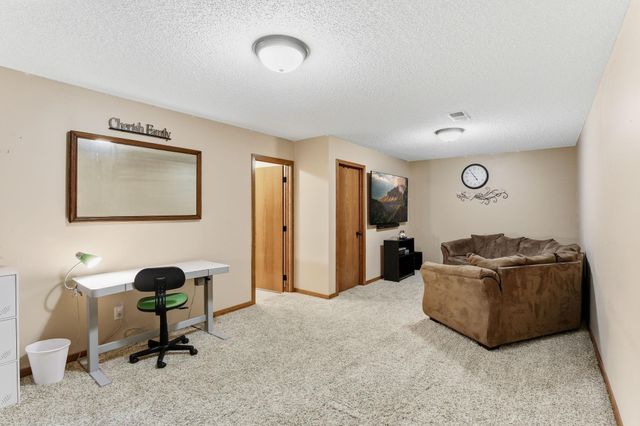 201 Montana Avenue, Big Lake, MN 55309