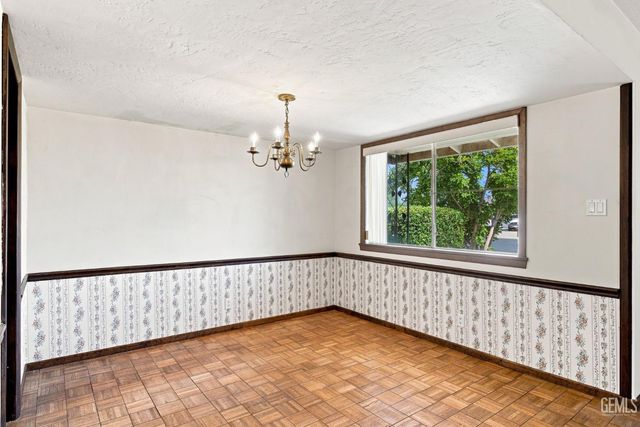 6725 Lucille Avenue, Bakersfield, CA 93308