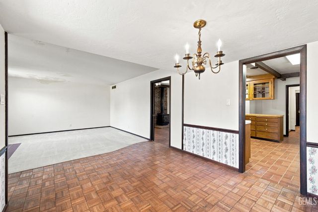 6725 Lucille Avenue, Bakersfield, CA 93308