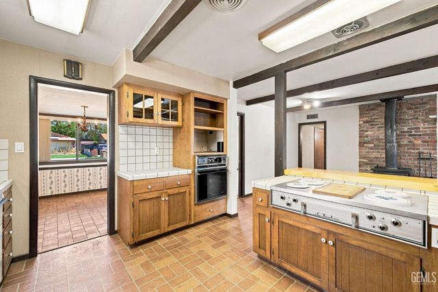 6725 Lucille Avenue, Bakersfield, CA 93308