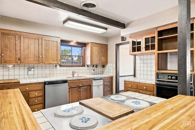 6725 Lucille Avenue, Bakersfield, CA 93308