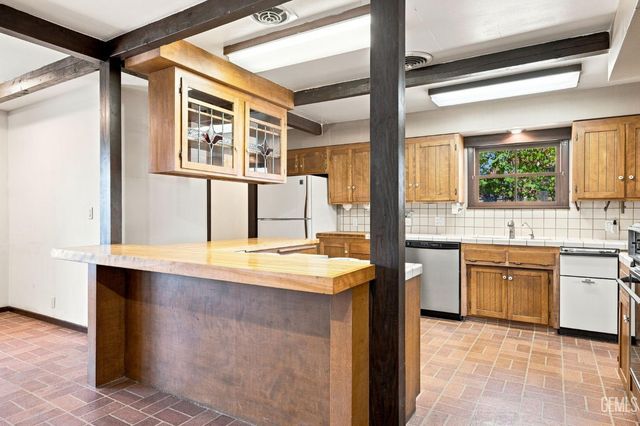 6725 Lucille Avenue, Bakersfield, CA 93308