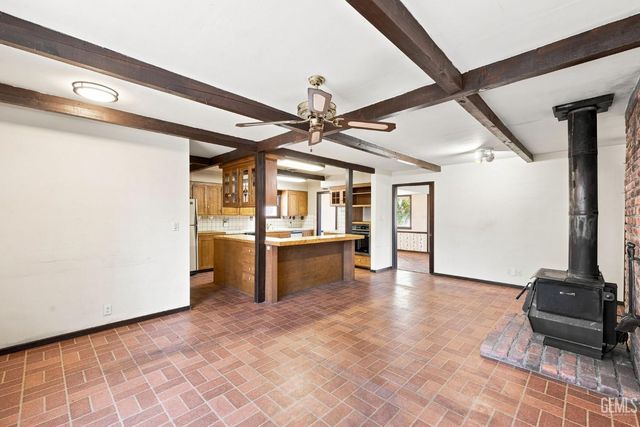 6725 Lucille Avenue, Bakersfield, CA 93308