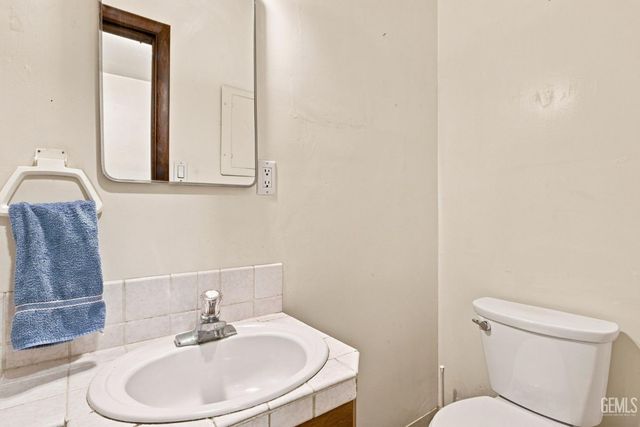 6725 Lucille Avenue, Bakersfield, CA 93308