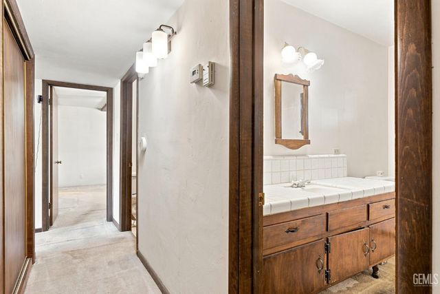 6725 Lucille Avenue, Bakersfield, CA 93308