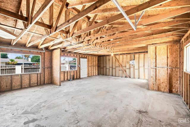 6725 Lucille Avenue, Bakersfield, CA 93308