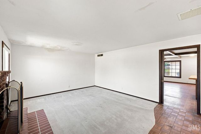 6725 Lucille Avenue, Bakersfield, CA 93308