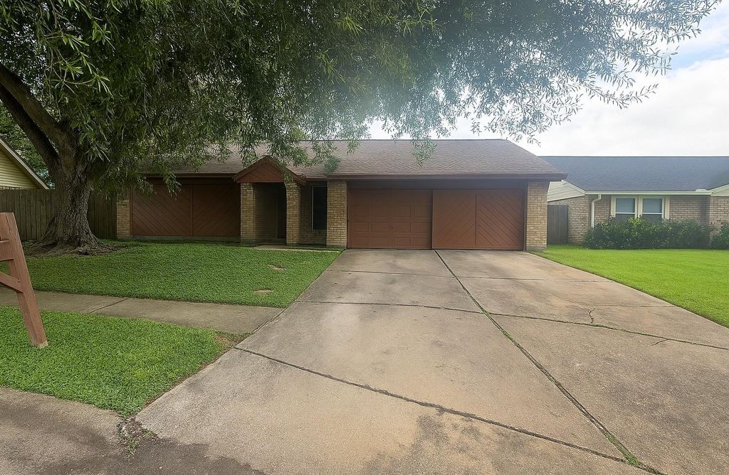 3611 Macon Place Court, Houston, TX 77082