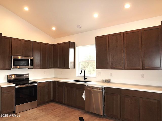 2763 SUNFLOWER Drive, Overgaard, AZ 85933