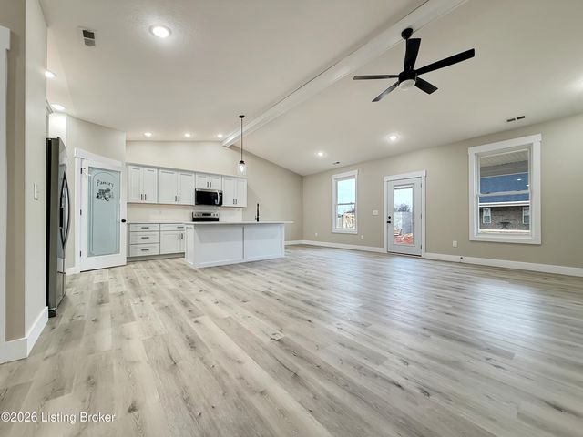 24 Betty Boyd Ln, Brandenburg, KY 40108