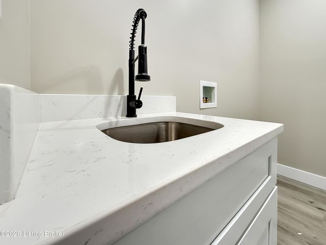 24 Betty Boyd Ln, Brandenburg, KY 40108