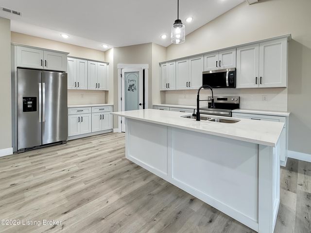 24 Betty Boyd Ln, Brandenburg, KY 40108