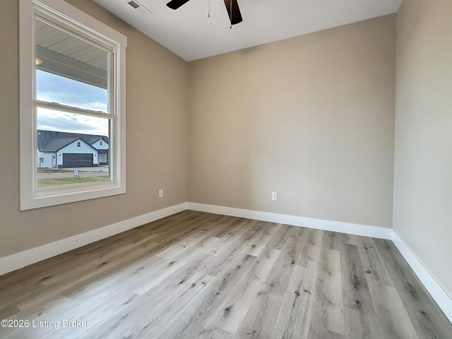 24 Betty Boyd Ln, Brandenburg, KY 40108