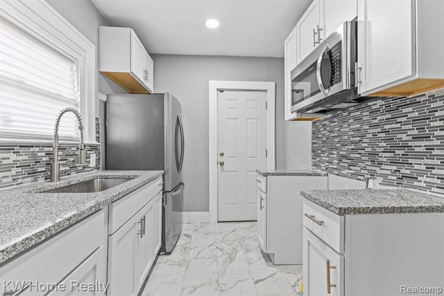 2341 Fullerton Street, Detroit, MI 48238