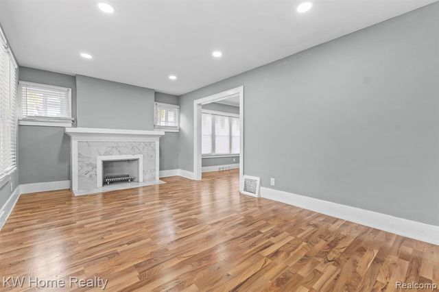 2341 Fullerton Street, Detroit, MI 48238