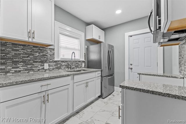 2341 Fullerton Street, Detroit, MI 48238