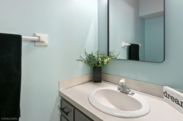 7578 13th Street N, Oakdale, MN 55128